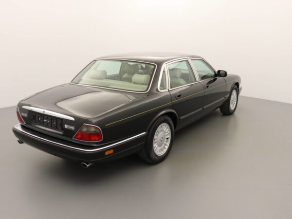 Photo 2 of 6 of O196451 JAGUAR XJ6 V6