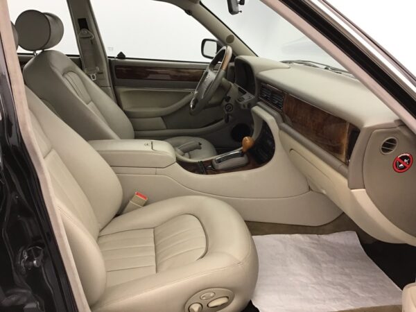 Photo 6 of 6 of O196451 JAGUAR XJ6 V6