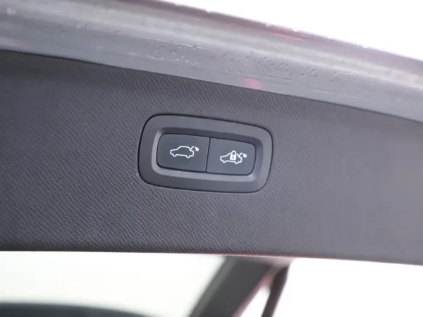 Photo 24 of 39 of YV1LFBABDH1115373 Volvo XC90 2.0 T8 Twin Engine AWD Inscription 7p. LED