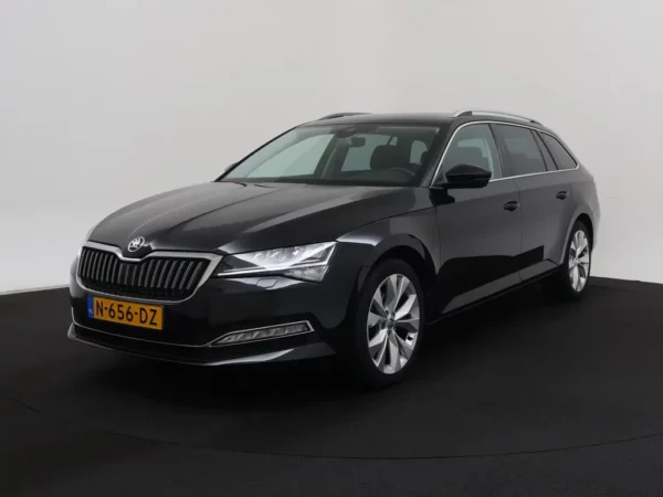 Photo 1 of 33 of TMBJN9NP9N7013019 Skoda Superb Combi 1.5 TSI ACT Business Edition Plus