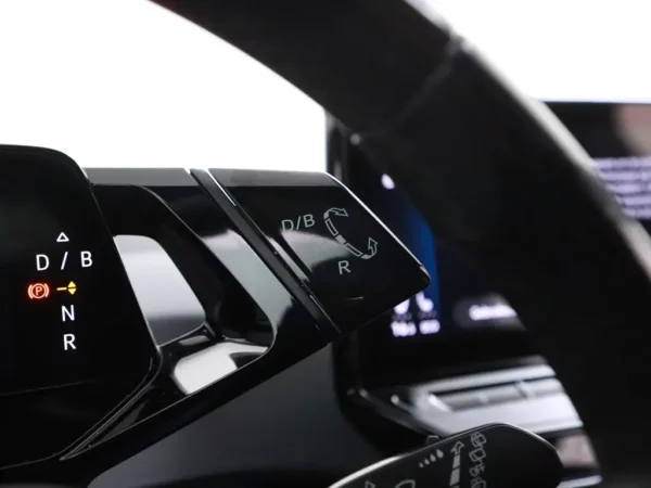 Photo 10 of 29 of WVWZZZE1ZLP006903 Volkswagen ID.3 First 58 kWh LED