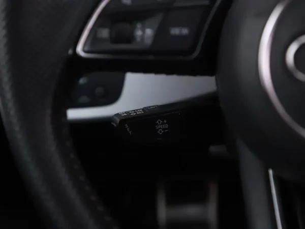 Photo 10 of 30 of WAUZZZF47LA021709 Audi A4 Avant 35 Automaat TFSI S-Line Sport