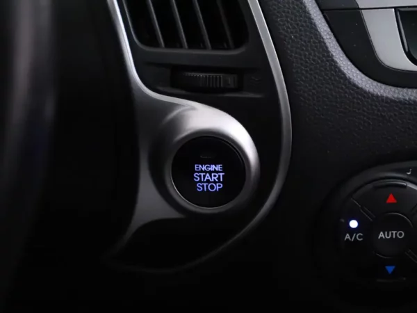 Photo 11 of 29 of TMAJU81BBCJ290071 Hyundai ix35 2.0i Aut. i-Catcher