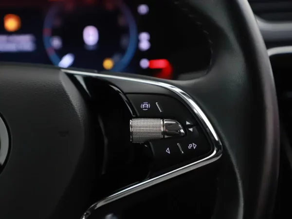 Photo 11 of 33 of TMBJN9NP9N7013019 Skoda Superb Combi 1.5 TSI ACT Business Edition Plus