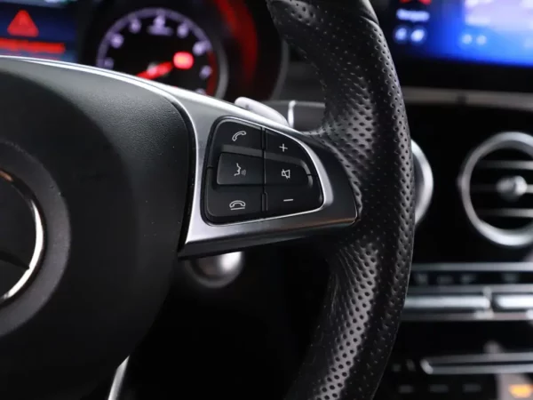 Photo 11 of 37 of WDC2539541F486918 Mercedes-Benz GLC 350e 4MATIC AMG LED