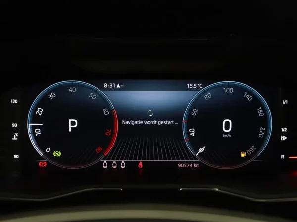 Photo 12 of 33 of TMBJN9NP9N7013019 Skoda Superb Combi 1.5 TSI ACT Business Edition Plus