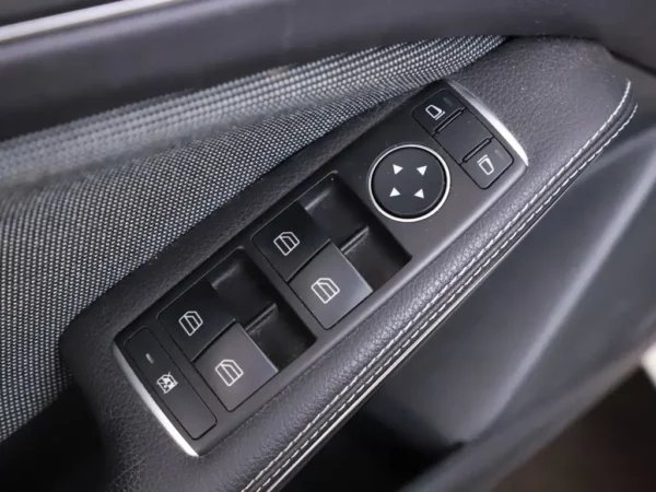 Photo 13 of 24 of WDD1760421J573183 Mercedes-Benz A-Klasse 180 Lease Edition Plus LED