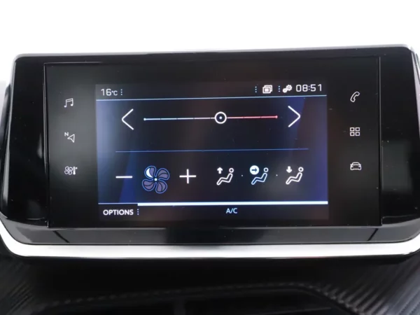 Photo 13 of 30 of VR3USHNKKLJ748222 Peugeot 2008 1.2 PureTech Blue Lease Active