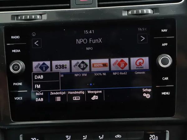 Photo 13 of 31 of WVWZZZAUZLP505120 Volkswagen GOLF Variant 1.0 TSI Comfortline 5-drs Combi