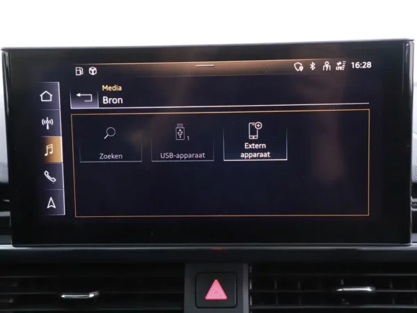 Photo 13 of 32 of WAUZZZF49LA006189 Audi A4 Avant 35 TFSI Launch Business