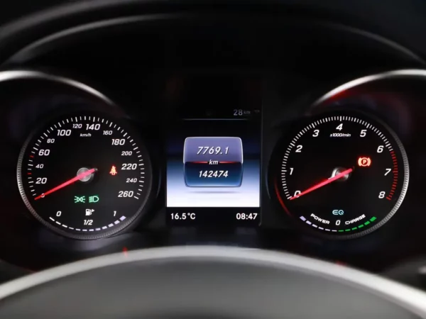 Photo 13 of 37 of WDC2539541F486918 Mercedes-Benz GLC 350e 4MATIC AMG LED