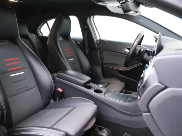 Photo 14 of 24 of WDD1760421J573183 Mercedes-Benz A-Klasse 180 Lease Edition Plus LED