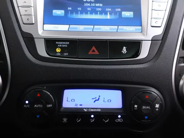 Photo 14 of 29 of TMAJU81BBCJ290071 Hyundai ix35 2.0i Aut. i-Catcher