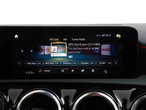 Photo 14 of 32 of W1K1771861J273372 Mercedes-Benz A-Klasse 250e Business Solution AMG HUD