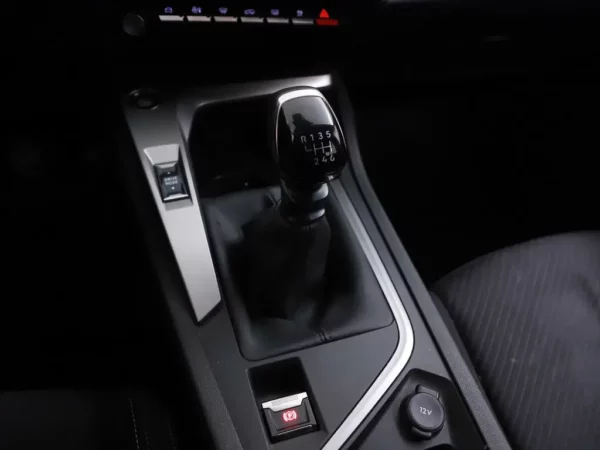 Photo 15 of 26 of VR3FRHNPLNY542505 Peugeot 308 SW 1.2 PureTech Active Pack Business