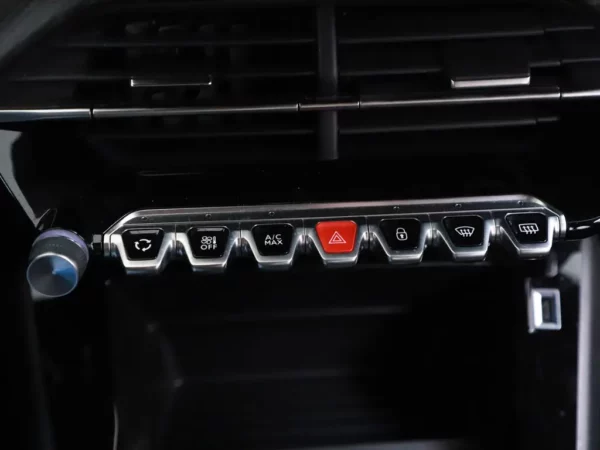 Photo 15 of 26 of VR3USHNKKPJ554293 Peugeot 2008 1.2 PureTech Active Pack Cruise