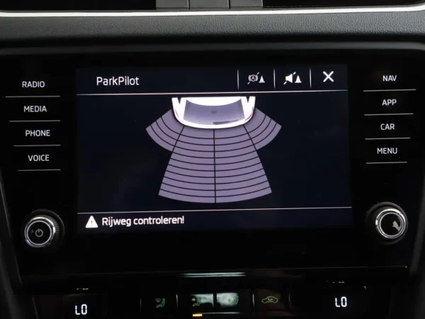 Photo 15 of 27 of TMBJP9NE6L0010741 Skoda Octavia Combi 1.0 TSI Business Edition