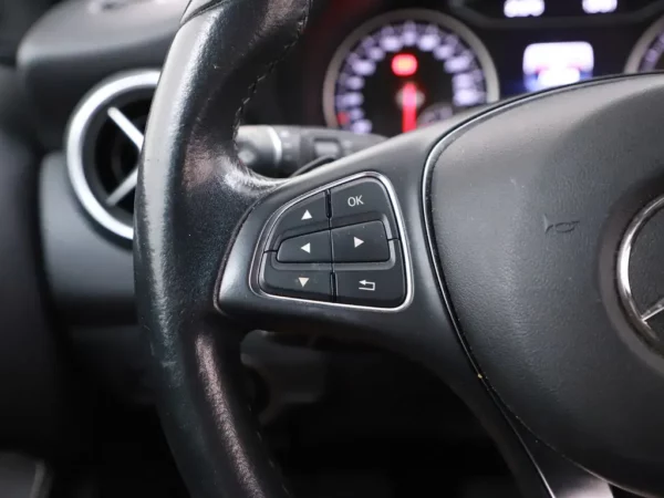 Photo 16 of 24 of WDD1760421J573183 Mercedes-Benz A-Klasse 180 Lease Edition Plus LED