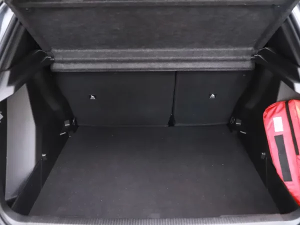 Photo 16 of 26 of VR3USHNKKPJ554293 Peugeot 2008 1.2 PureTech Active Pack Cruise