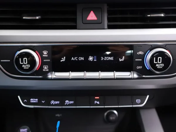 Photo 16 of 29 of WAUZZZF46NN010986 Audi A4 Limousine 40 TFSI Advanced Edition