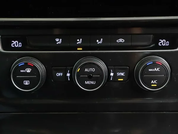 Photo 16 of 31 of WVWZZZAUZLP505120 Volkswagen GOLF Variant 1.0 TSI Comfortline 5-drs Combi