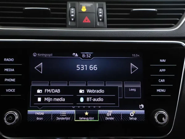 Photo 16 of 33 of TMBJN9NP9N7013019 Skoda Superb Combi 1.5 TSI ACT Business Edition Plus