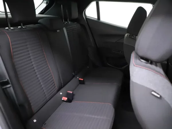 Photo 17 of 26 of VR3USHNKKPJ554293 Peugeot 2008 1.2 PureTech Active Pack Cruise