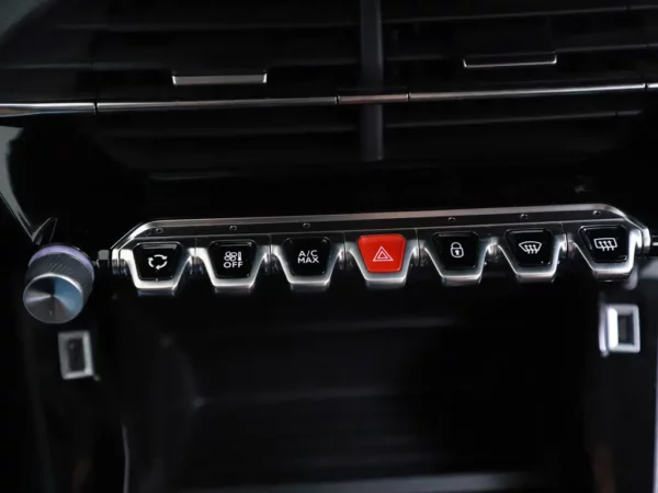 Photo 17 of 30 of VR3USHNKKLJ748222 Peugeot 2008 1.2 PureTech Blue Lease Active