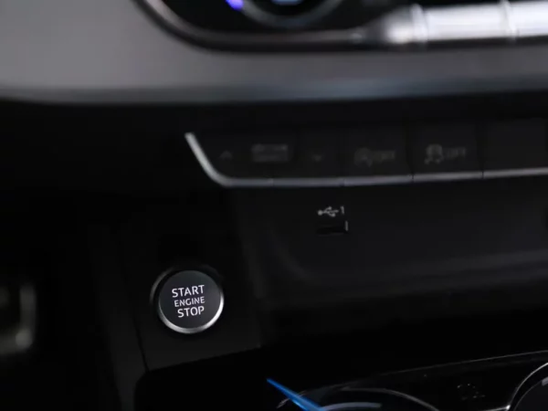 Photo 17 of 30 of WAUZZZF47LA021709 Audi A4 Avant 35 Automaat TFSI S-Line Sport