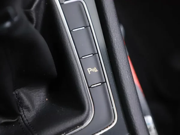 Photo 17 of 31 of WVWZZZAUZLP505120 Volkswagen GOLF Variant 1.0 TSI Comfortline 5-drs Combi