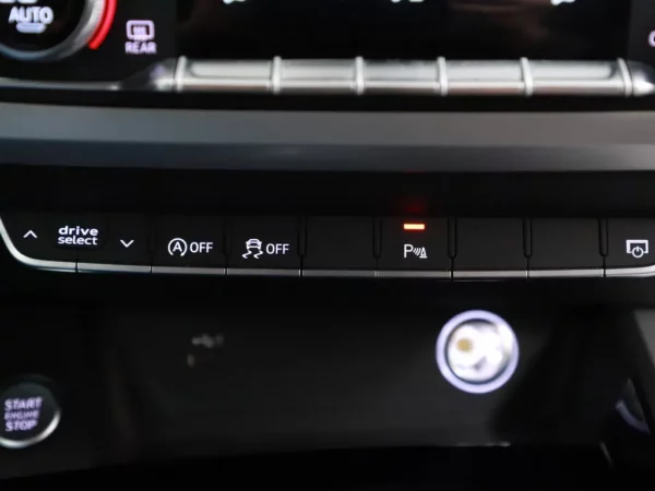 Photo 17 of 32 of WAUZZZF49LA006189 Audi A4 Avant 35 TFSI Launch Business