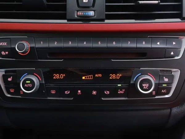 Photo 17 of 33 of WBA3X31030D358417 BMW 3-serie Gran Turismo 328i High Executive