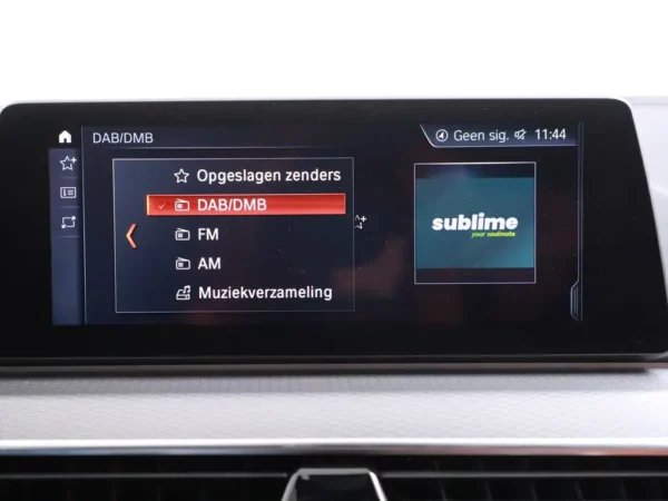 Photo 17 of 35 of WBAJA11000BH44952 BMW 5 Serie 520i Aut. High Executive 4-drs Sedan