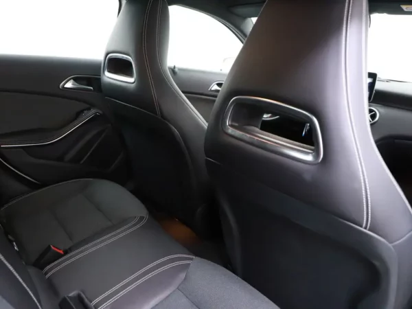 Photo 18 of 24 of WDD1760421J573183 Mercedes-Benz A-Klasse 180 Lease Edition Plus LED