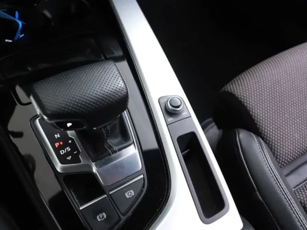 Photo 18 of 30 of WAUZZZF47LA021709 Audi A4 Avant 35 Automaat TFSI S-Line Sport