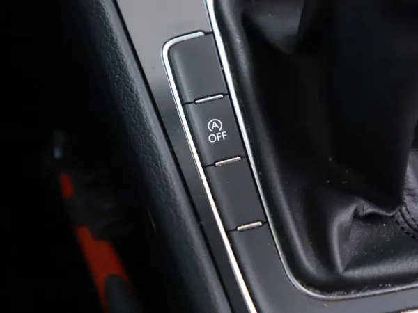 Photo 18 of 31 of WVWZZZAUZLP505120 Volkswagen GOLF Variant 1.0 TSI Comfortline 5-drs Combi