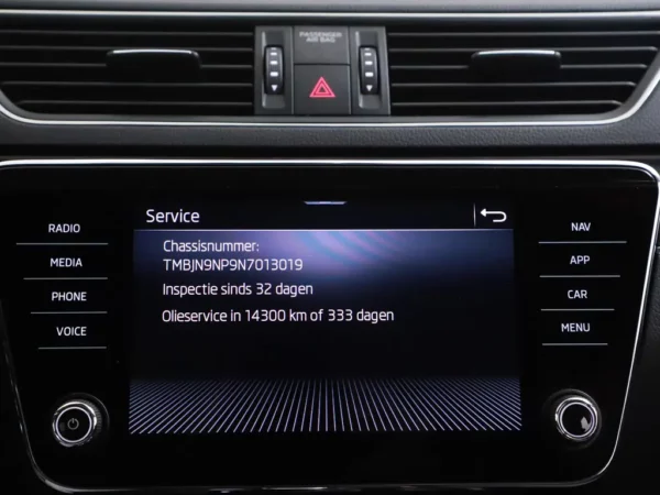 Photo 18 of 33 of TMBJN9NP9N7013019 Skoda Superb Combi 1.5 TSI ACT Business Edition Plus