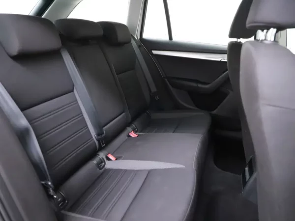 Photo 19 of 27 of TMBJP9NE6L0010741 Skoda Octavia Combi 1.0 TSI Business Edition