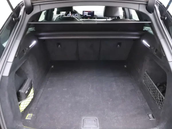 Photo 19 of 30 of WAUZZZF47LA021709 Audi A4 Avant 35 Automaat TFSI S-Line Sport