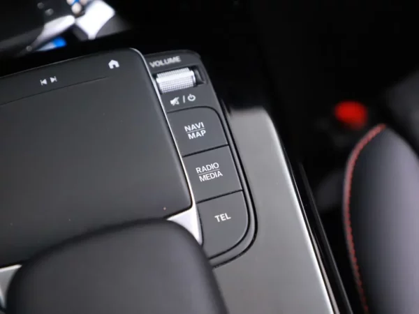 Photo 19 of 32 of W1K1771861J273372 Mercedes-Benz A-Klasse 250e Business Solution AMG HUD