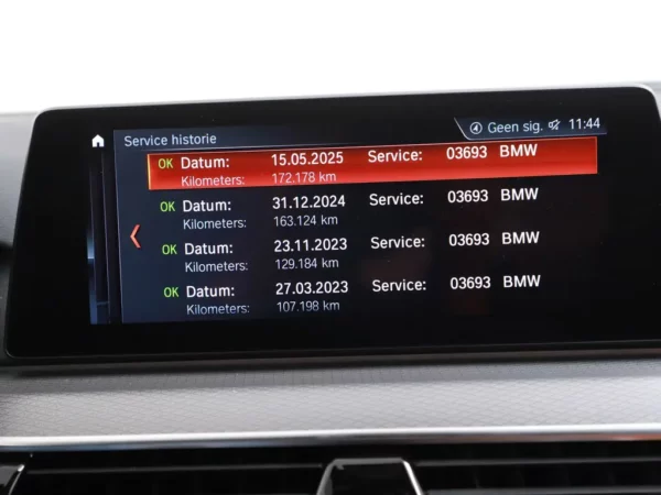 Photo 19 of 35 of WBAJA11000BH44952 BMW 5 Serie 520i Aut. High Executive 4-drs Sedan