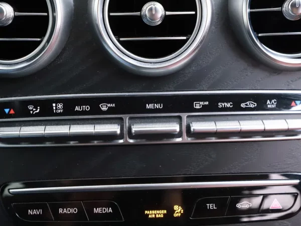 Photo 19 of 36 of WDD2052771F890023 Mercedes-Benz C-Klasse Estate 200 Business Solution AMG Plus Upgrade Edition 5-drs Combi