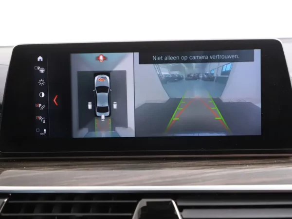 Photo 19 of 43 of WBAJB91010G463402 BMW 5 Serie M550i xDrive High Executive 4-drs Sedan