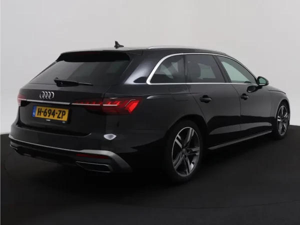 Photo 2 of 30 of WAUZZZF47LA021709 Audi A4 Avant 35 Automaat TFSI S-Line Sport