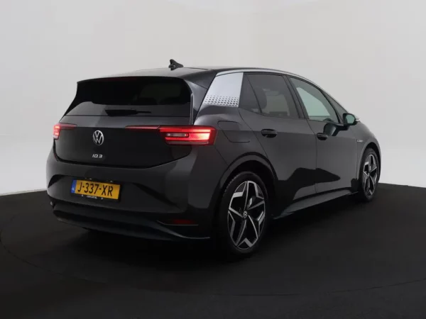 Photo 2 of 31 of WVWZZZE1ZMP001396 Volkswagen ID.3 First Plus 58 kWh