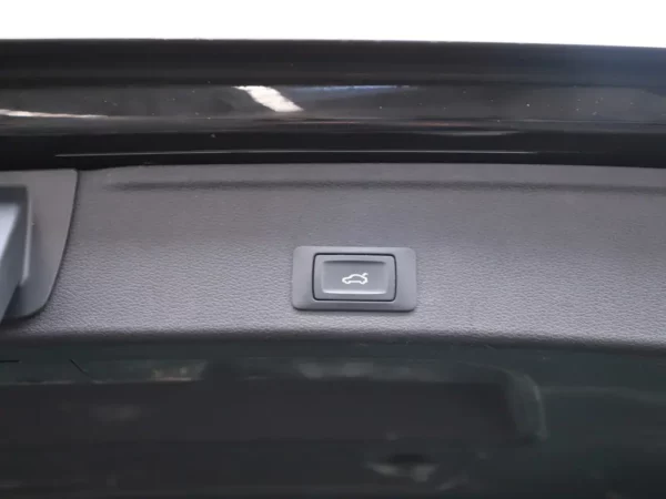 Photo 20 of 30 of WAUZZZF47LA021709 Audi A4 Avant 35 Automaat TFSI S-Line Sport