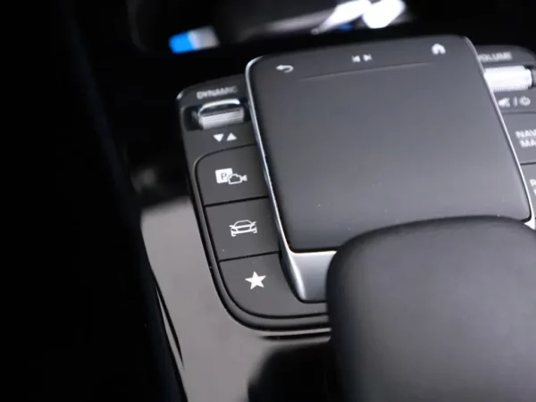 Photo 20 of 32 of W1K1771861J273372 Mercedes-Benz A-Klasse 250e Business Solution AMG HUD