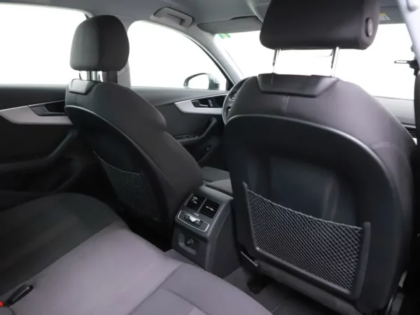 Photo 22 of 29 of WAUZZZF46NN010986 Audi A4 Limousine 40 TFSI Advanced Edition