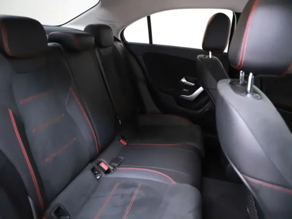 Photo 22 of 32 of W1K1771861J273372 Mercedes-Benz A-Klasse 250e Business Solution AMG HUD