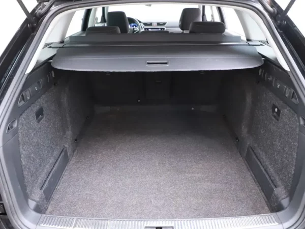 Photo 22 of 33 of TMBJN9NP9N7013019 Skoda Superb Combi 1.5 TSI ACT Business Edition Plus